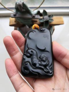 和田玉黑色系里少见的珍品,墨玉只能排第三!