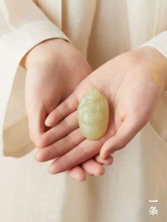 众筹丨若羌黄口和田玉首饰,色如蒸栗,质若云绸,匠心精工雕刻